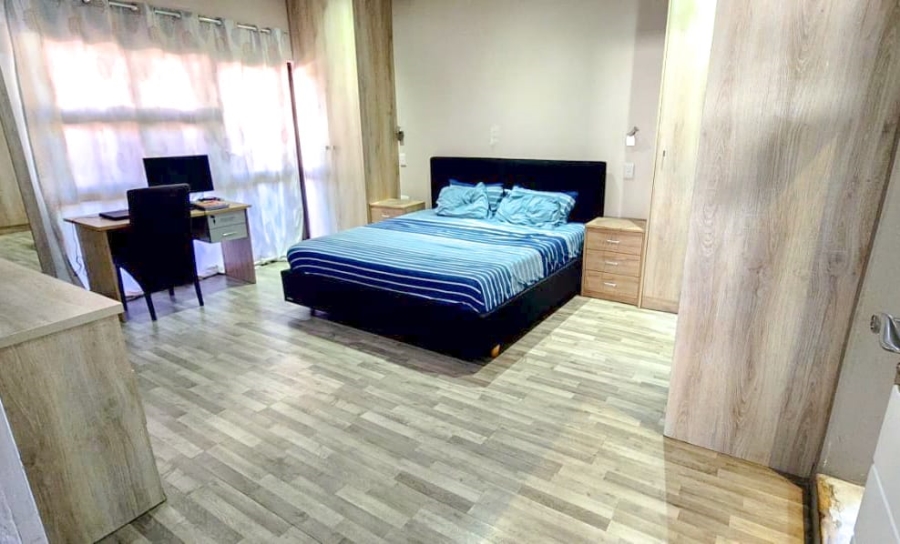 5 Bedroom Property for Sale in Newfields Western Cape